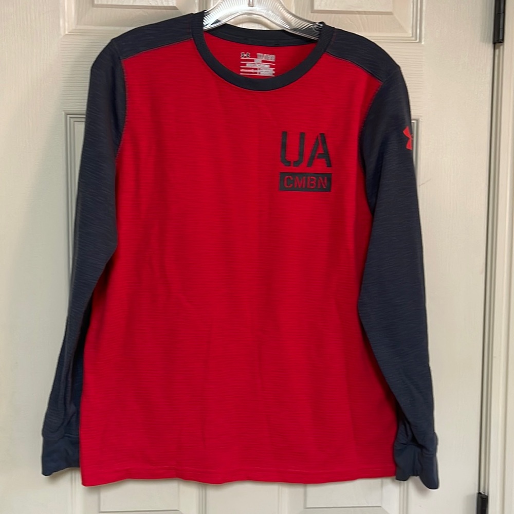 Under Armour Loose size YXL top. Great condition! New without tags
